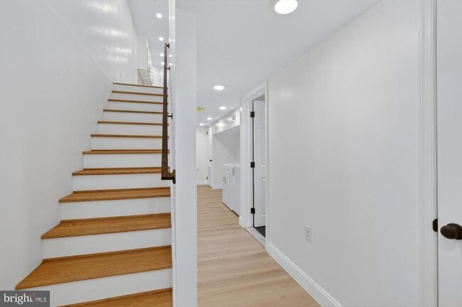 Building Photo - 712 N American St