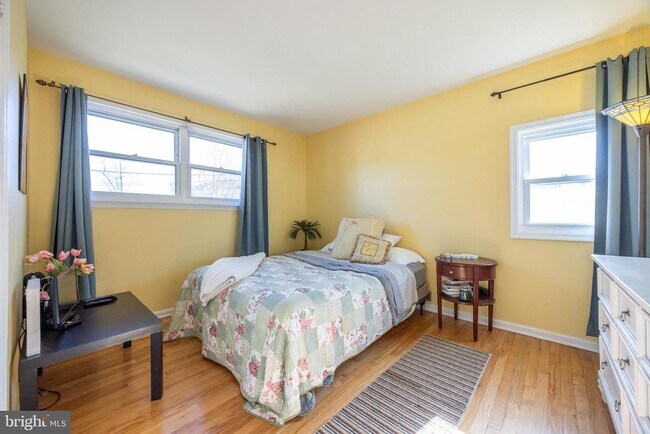 Building Photo - 120 Marta Dr