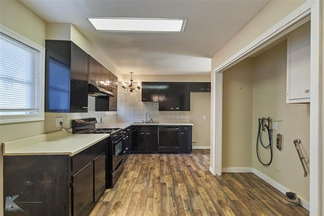 Building Photo - 4042 Benbrook St
