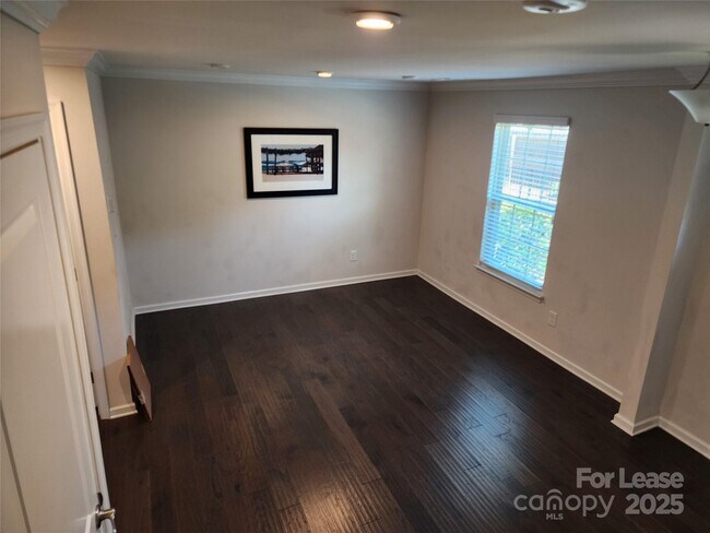 Building Photo - 1229 Queen Lyon Ct