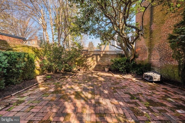 Building Photo - 509 Duke St