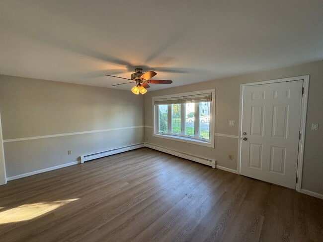 Building Photo - 20 Northwoods Cir