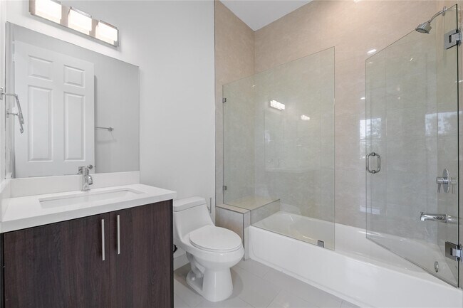 Building Photo - 1428 SW 4th Ave