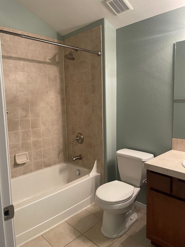 Building Photo - One bedroom apartment
