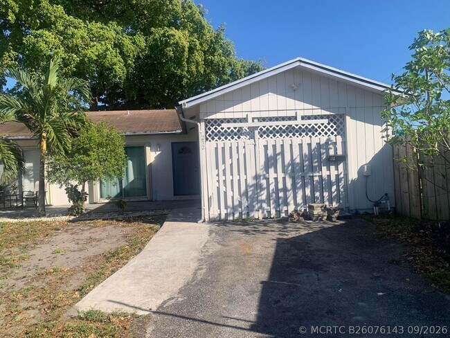 Building Photo - 212 NW 41st Ct