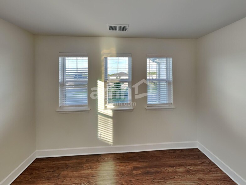 Building Photo - 4318 Spregan Way