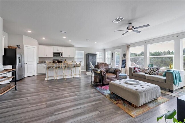 Building Photo - 20203 Lincoln Cove
