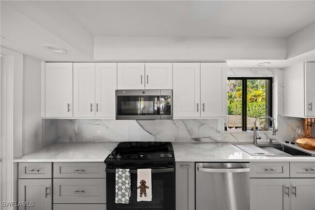 Building Photo - 1890 Oakes Blvd