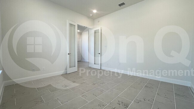 Building Photo - 333 ELK Dr