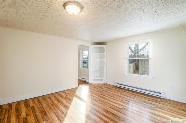 Building Photo - 24 Elm St