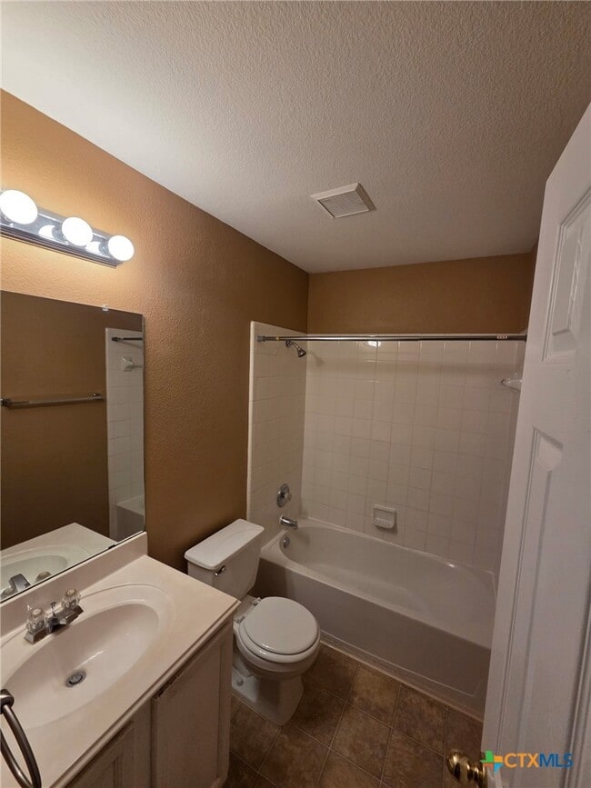 Building Photo - 1120 Ascot St