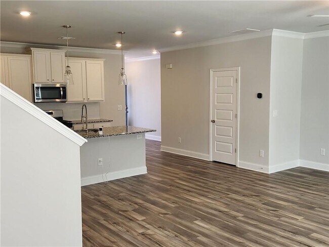 Building Photo - 3370 Westgate Park Dr