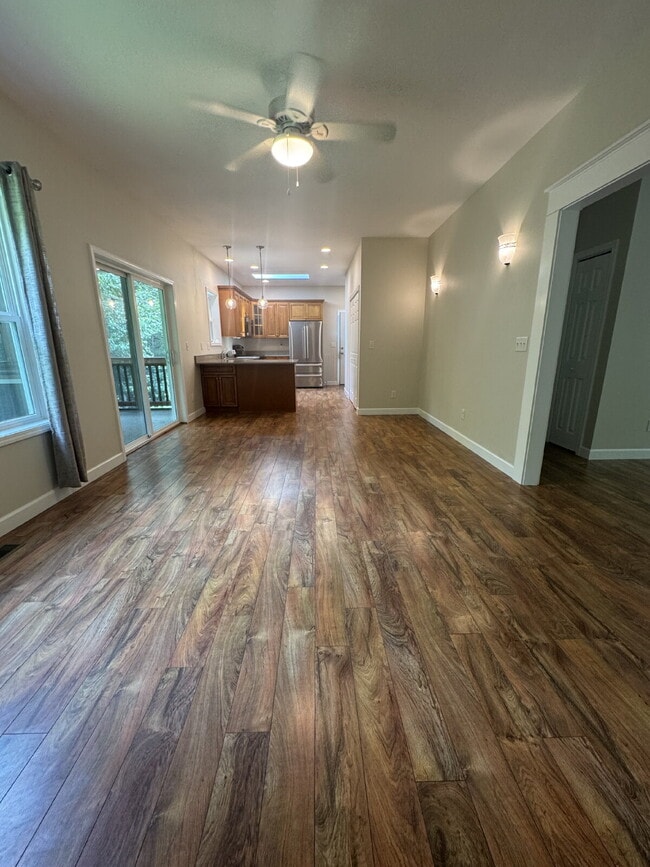 Building Photo - "Charming 3-Bed Retreat in Hendersonville with Cozy Fireplace."