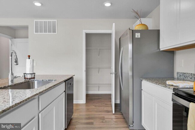 Building Photo - 3148 White Tail Dr