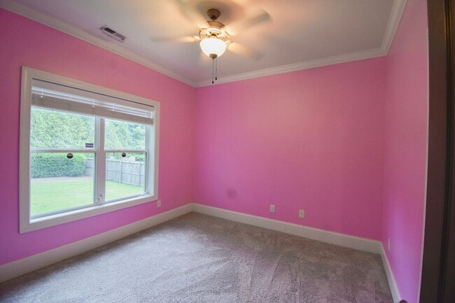 Building Photo - 4 Bedroom 2.5 Bathroom- Small Dogs Considered