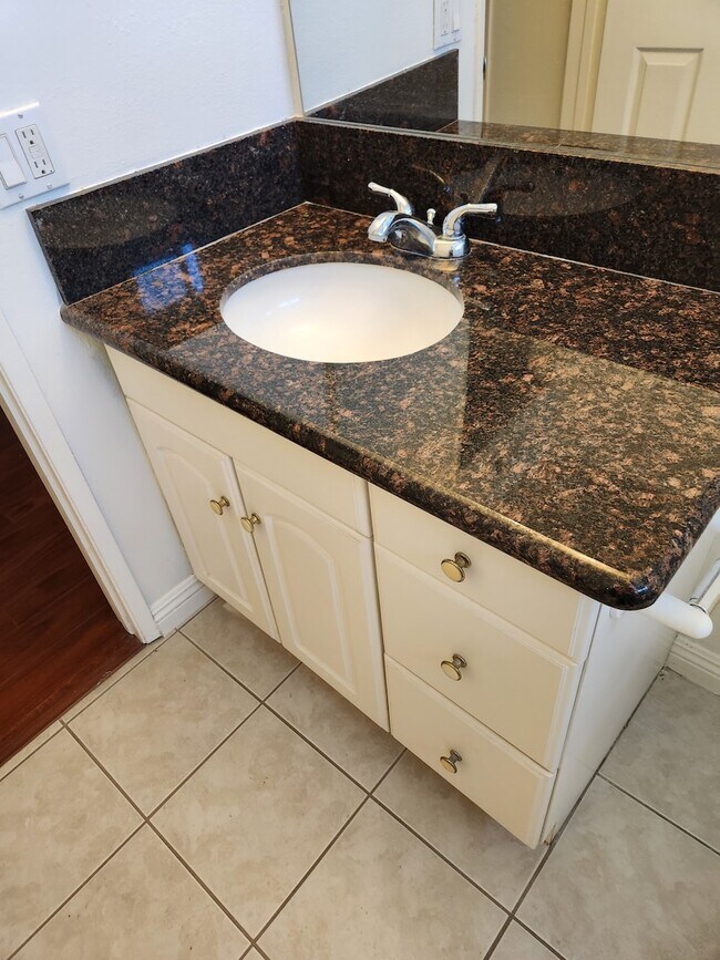 Building Photo - 886 Danvers Cir