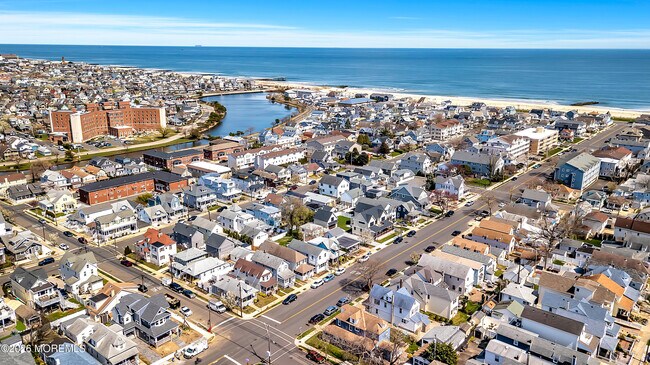 Building Photo - 320 Ocean Park Ave