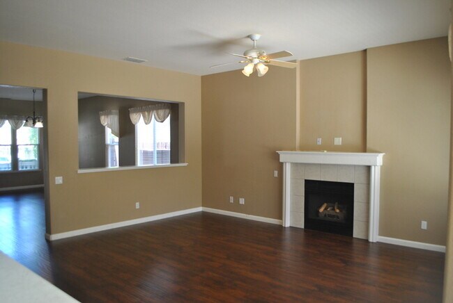 Building Photo - Gorgeous home in Springfield at Whitney Oaks