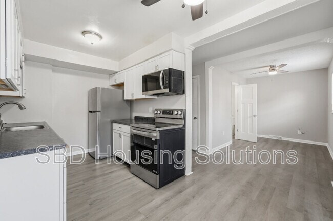 Building Photo - 6601 E 128th St