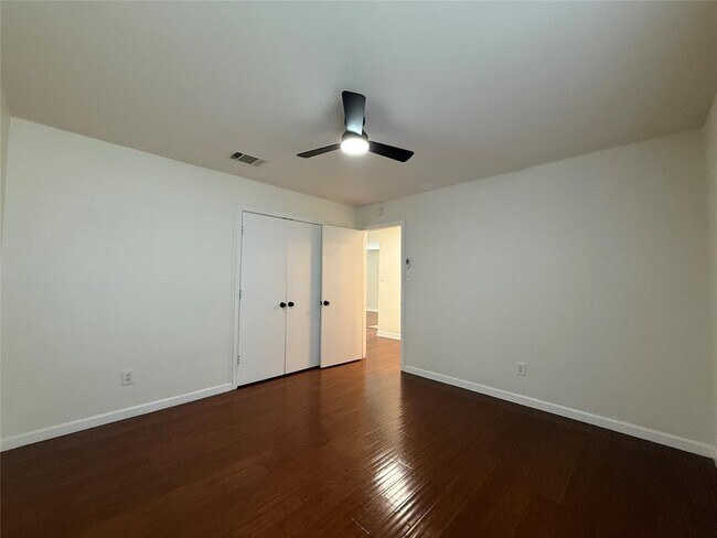 Building Photo - 307 Indian Meadow Dr