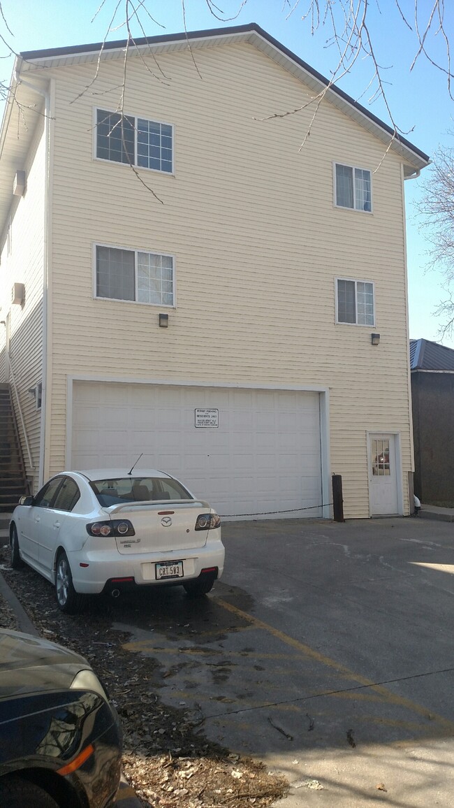 Parking - 432 S Johnson St