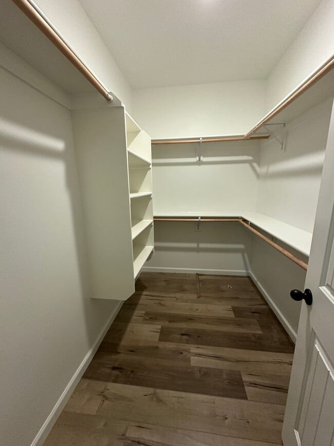 Building Photo - Very Nice 3 Bed 2 Bath Home With Vinyl Plank Flooring in NE Albany