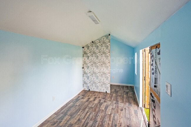 Building Photo - 160 Browband St
