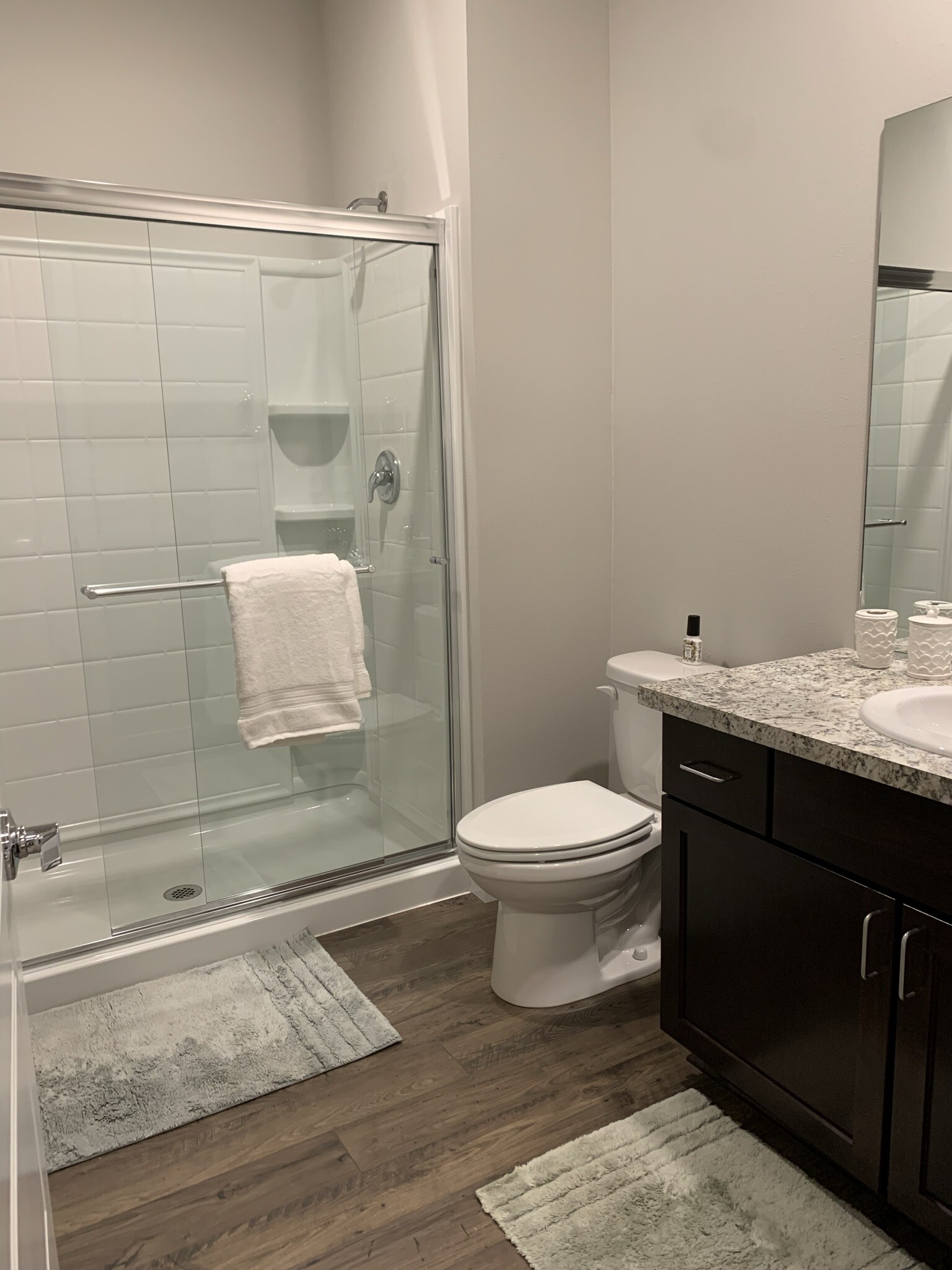 walk in shower in master en suite - 3242 N Stanley Rd