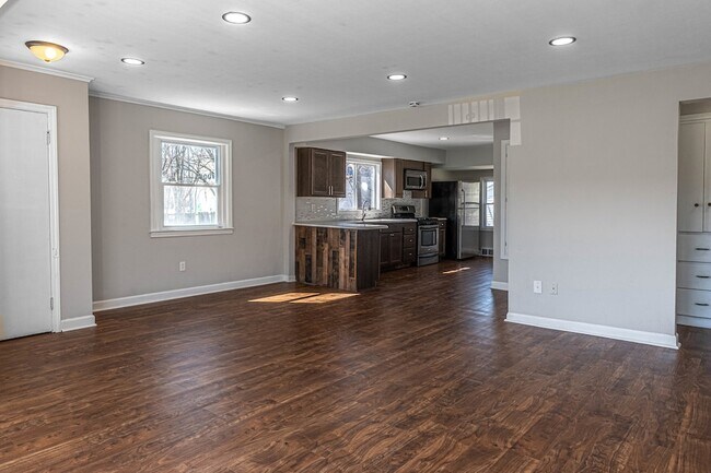 Building Photo - 112 Dawn Ave