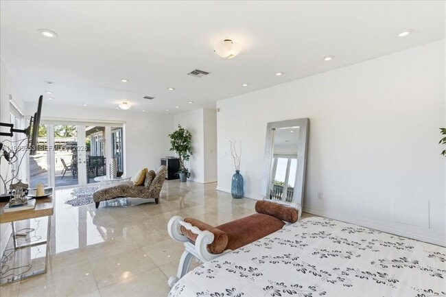 Building Photo - 1249 Biscaya Dr