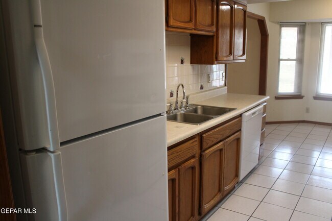 Building Photo - 11550 James Grant Dr