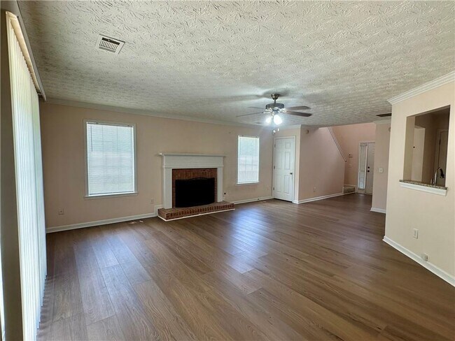 Building Photo - 665 Walnut Creek Dr NW