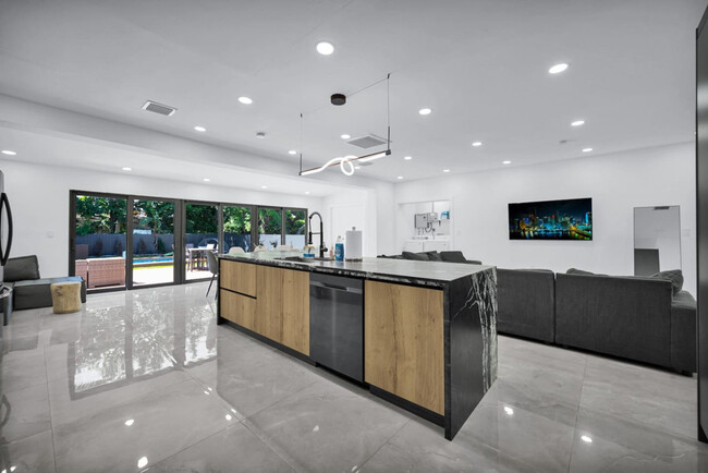 Building Photo - 112 NW 53rd St