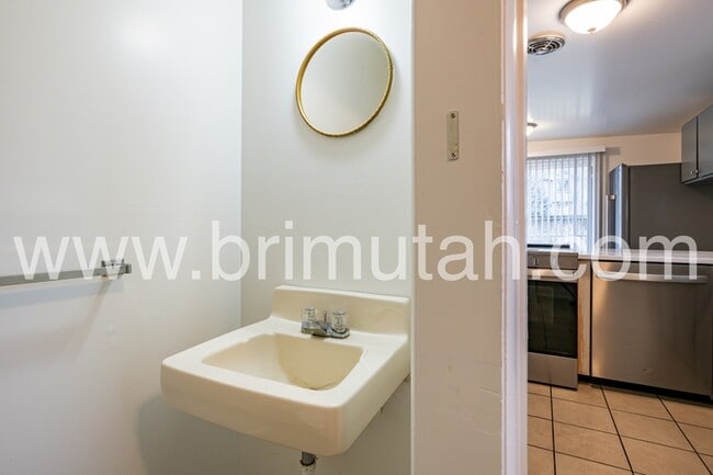 Building Photo - 4467 S Albright Dr