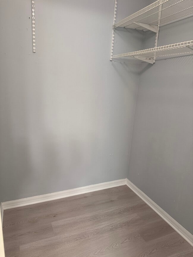 Building Photo - Vista Lago