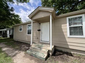 Building Photo - 3-Bedroom Home with Hardwood Floors & Open Living Space – Deposit Alternative Available!