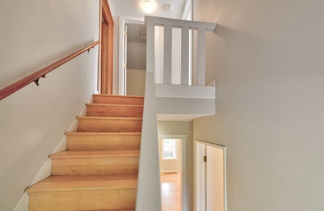 Building Photo - Beautiful Craftsman Bungalow on the edge of the Historic Fort Russell Dristrict