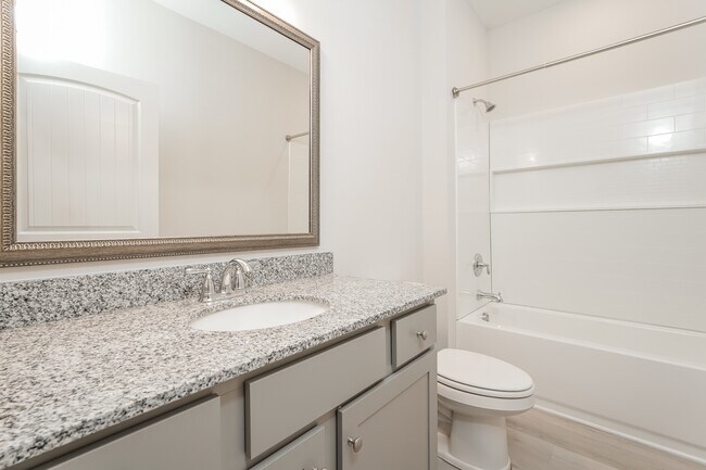 Building Photo - 446 Bainbridge Dr