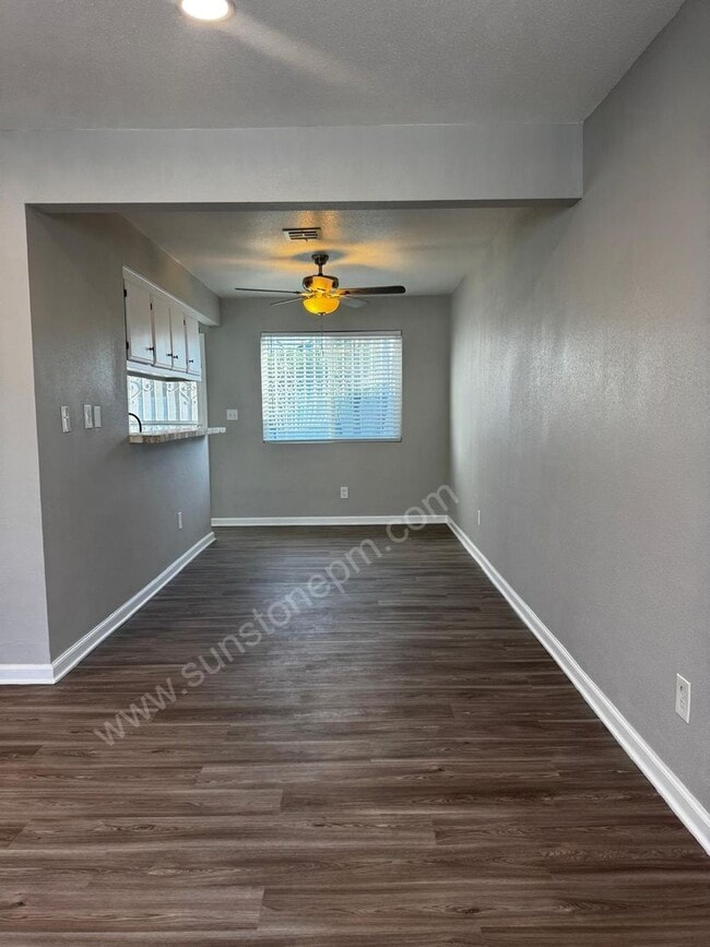 Building Photo - 1200 W 9th St