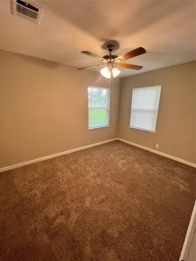 Building Photo - 1001 Mac Dr