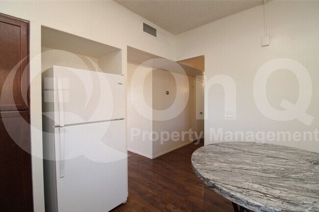 Building Photo - 351 E Thomas Rd