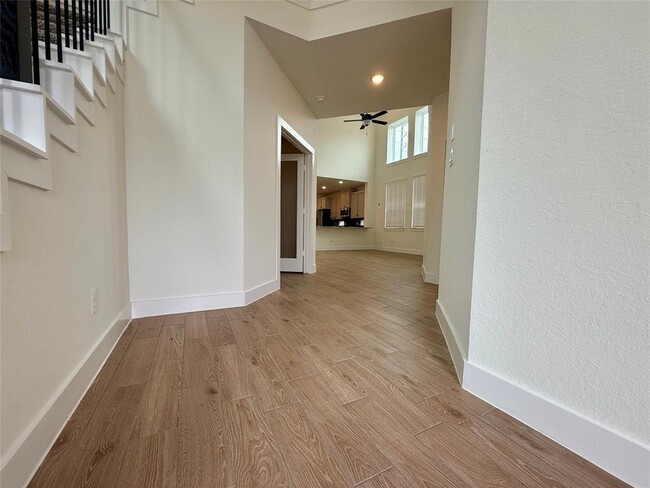 Building Photo - 31015 Myers Hvn Ln
