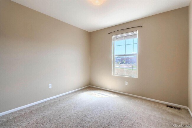 Building Photo - Gorgeous 4 bedroom in the highly sought af...