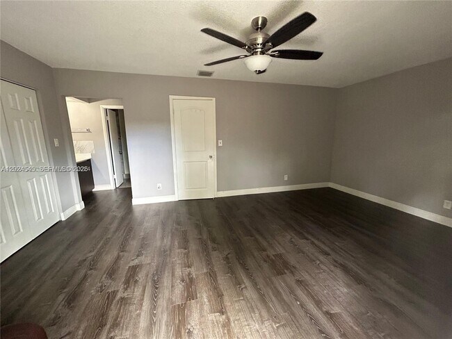 Building Photo - 29 Madrid Ln