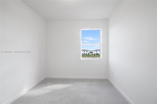 Building Photo - 2729 SE 25th Ave