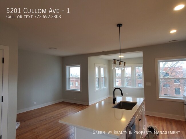 Building Photo - Remodeled 3 Bed 2 Bath with Tandem Parking...