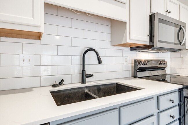 Building Photo - 5988 Quarter Mile Rd