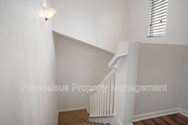 Building Photo - 2374 Calle Torreno