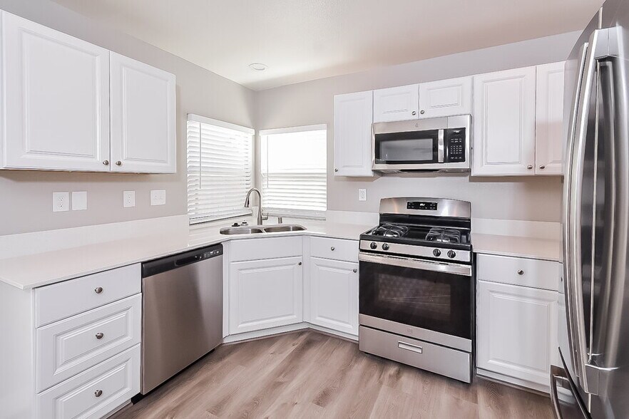 Building Photo - 7640 W Delhi Ave