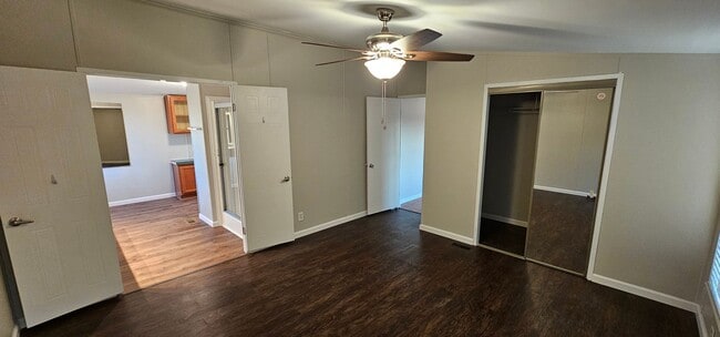 Building Photo - Spacious 3-bedroom, 2-bathroom mobile home.